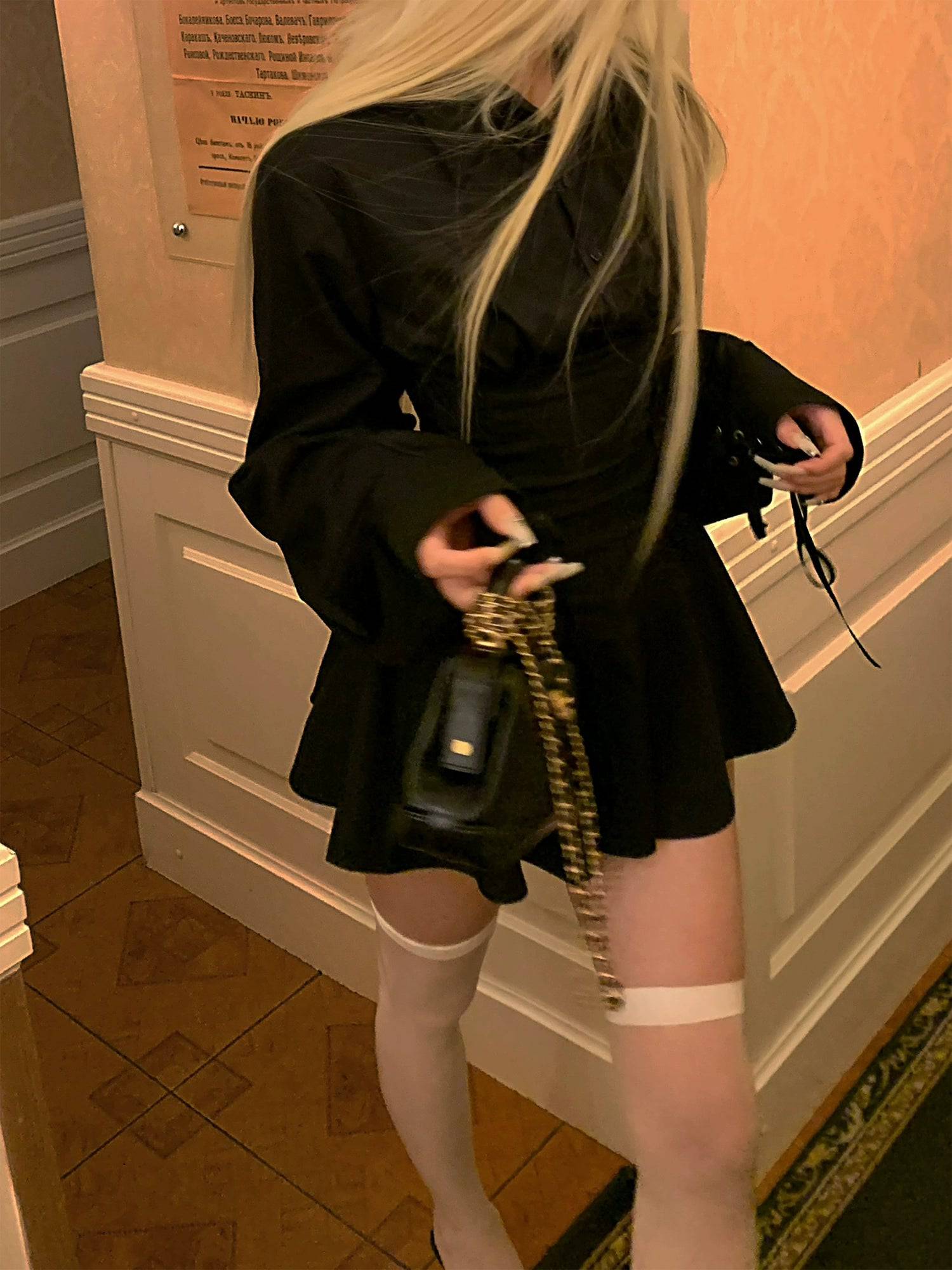 Women's Cinched Waist A-Line Long-Sleeved Dress